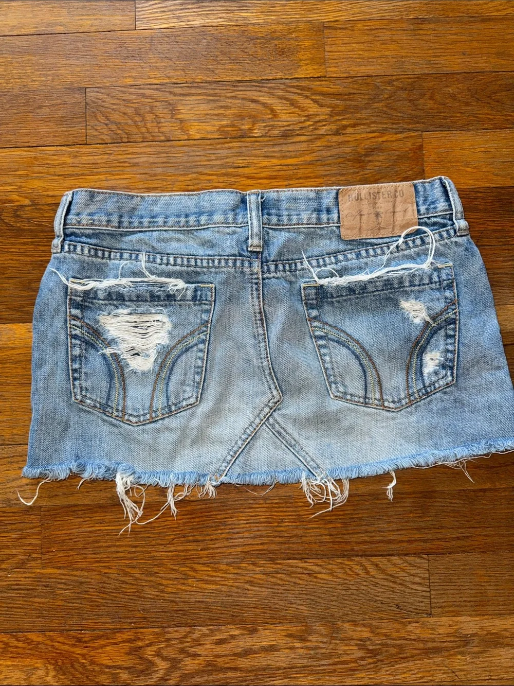 Vintage Hollister Light Blue Distressed Denim Mini Skirt - Picture 3 of 6
